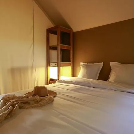 Monplaisir Parque de Campismo 4*