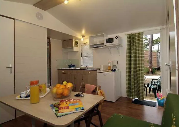 Monplaisir Parque de Campismo 4*