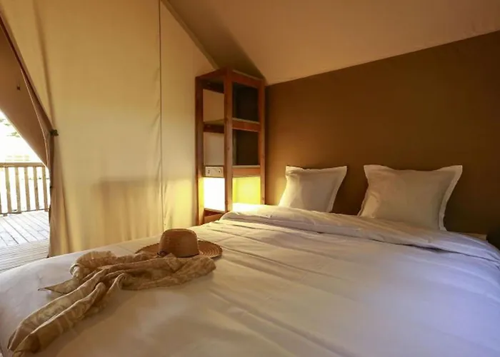 Monplaisir Parque de Campismo 4*